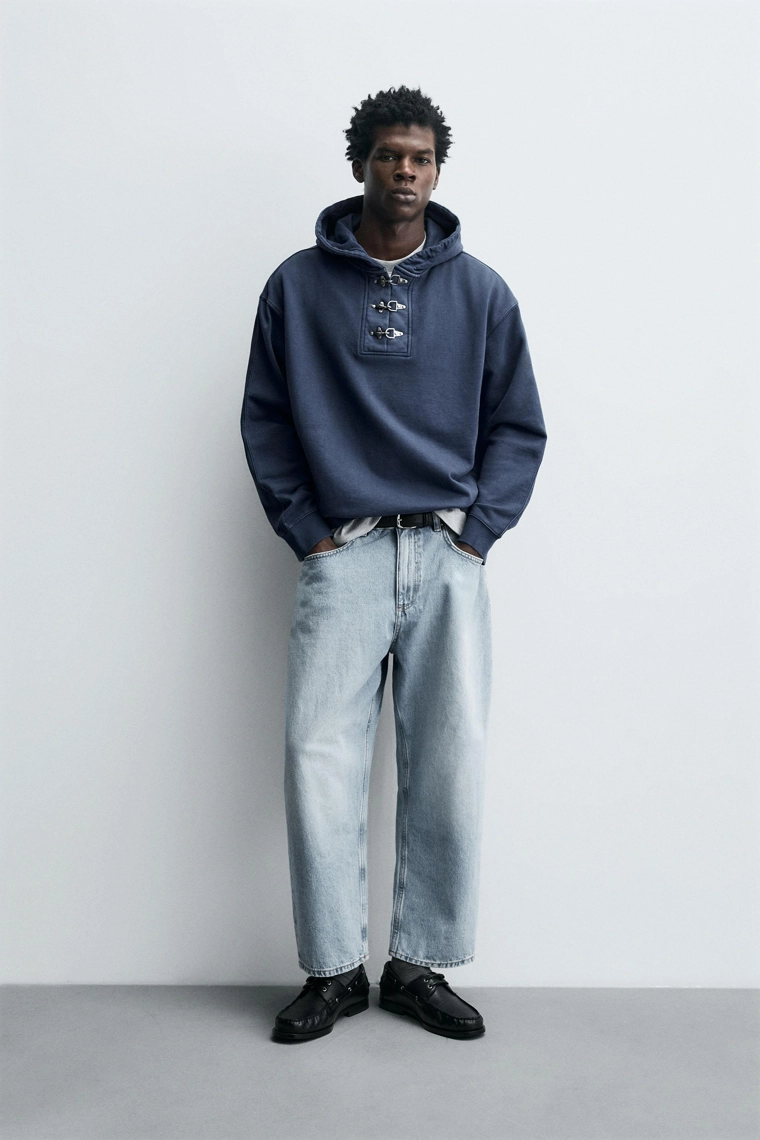 ХУДИ С КАПЮШОНОМ И НАВЕСНЫМИ ПЕТЛЯМИ