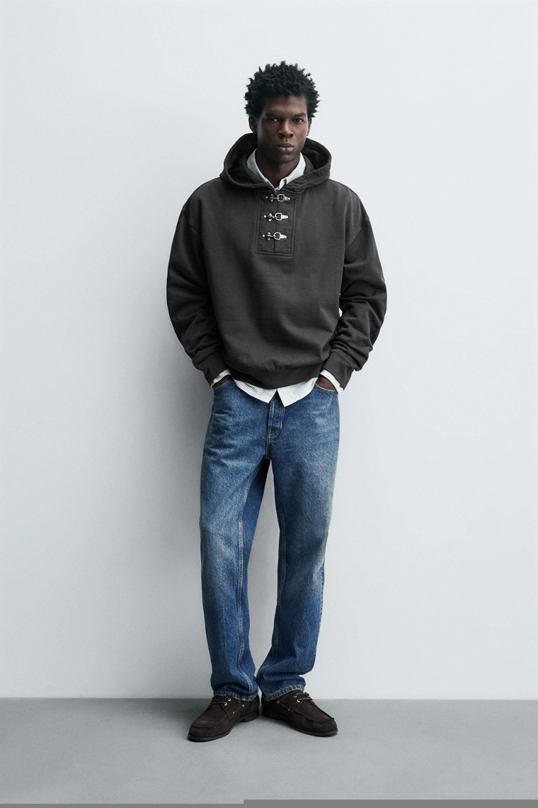 ХУДИ С КАПЮШОНОМ И НАВЕСНЫМИ ПЕТЛЯМИ