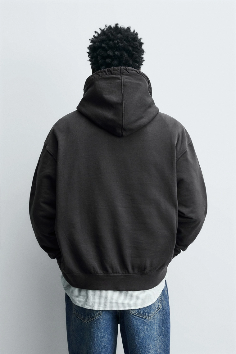 ХУДИ С КАПЮШОНОМ И НАВЕСНЫМИ ПЕТЛЯМИ