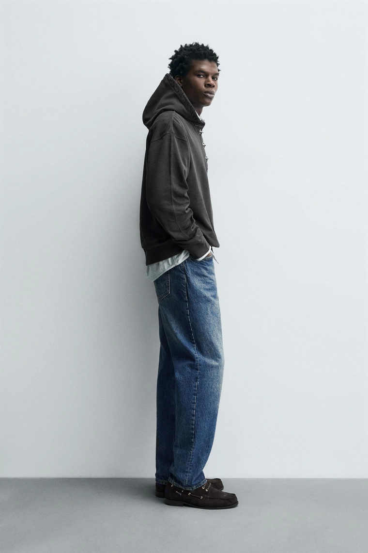 ХУДИ С КАПЮШОНОМ И НАВЕСНЫМИ ПЕТЛЯМИ