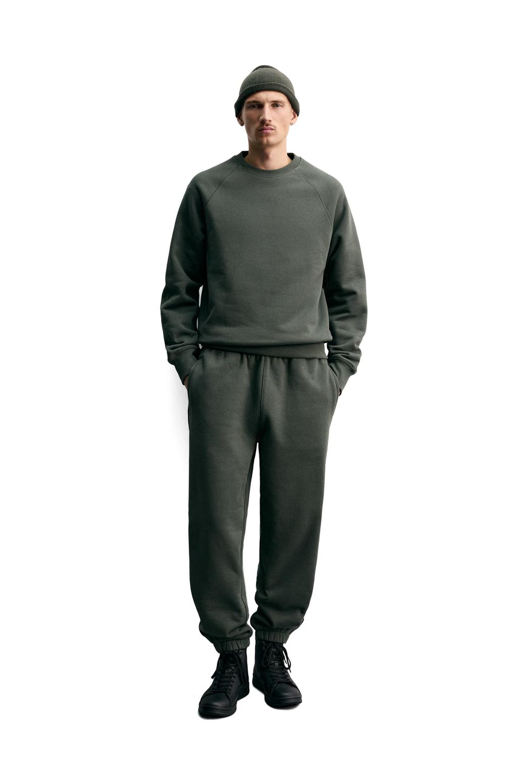 ДЖОГГЕРЫ КЛАССИЧЕСКОГО КРОЯ С КАНТОМ