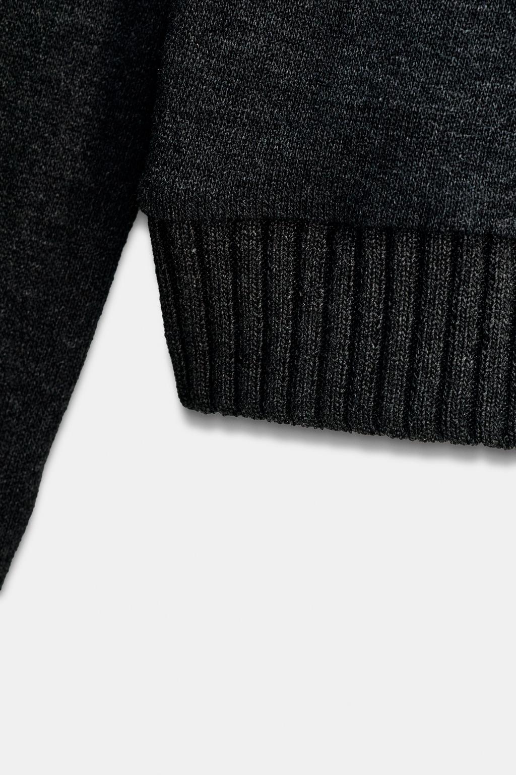 УКОРОЧЕННЫЙ ТОП ИЗ МЯГКОЙ ТКАНИ