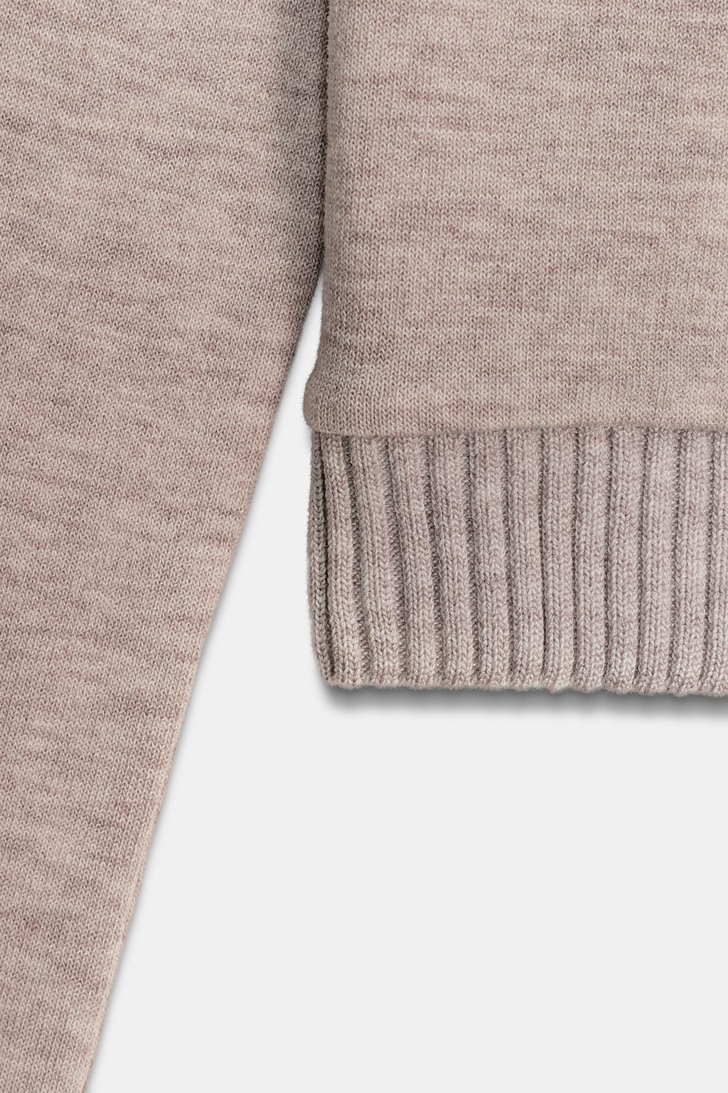 УКОРОЧЕННЫЙ ТОП ИЗ МЯГКОЙ ТКАНИ