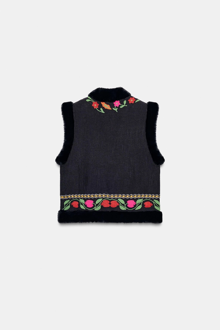 КОМБИНИРОВАННЫЙ ЖИЛЕТ С ВЫШИВКОЙ И ИСКУССТВЕННЫМ МЕХОМ