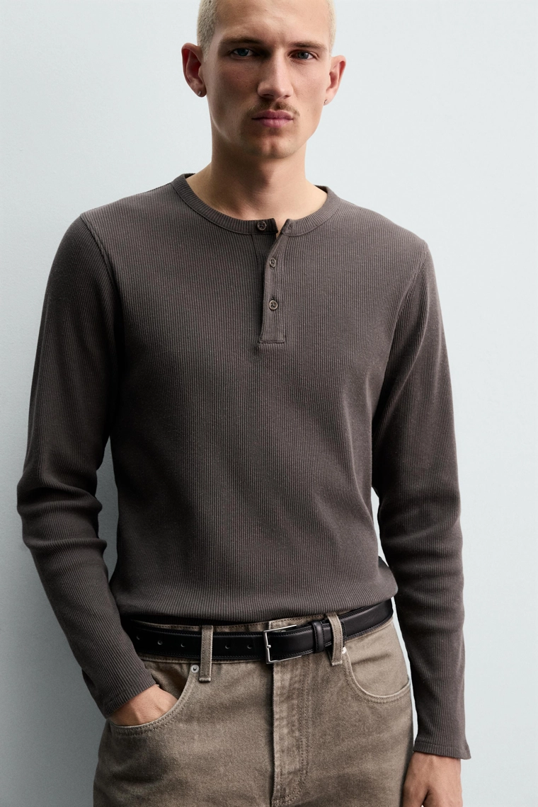 ФУТБОЛКА ИЗ ХЛОПКА И КОНОПЛИ С ВОРОТНИКОМ НА ПУГОВИЦАХ