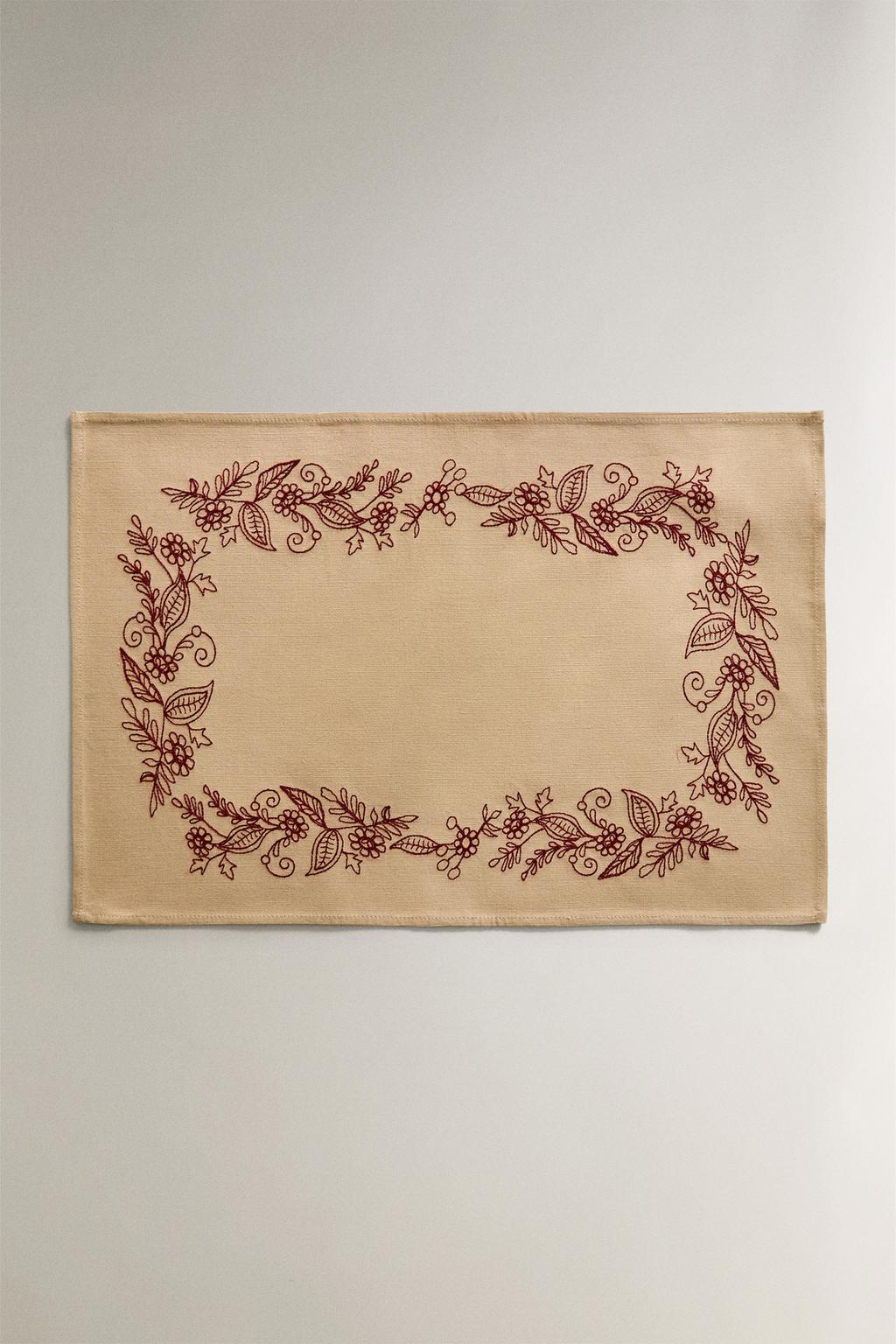 Рождественский подстаканник с вышитыми ветками