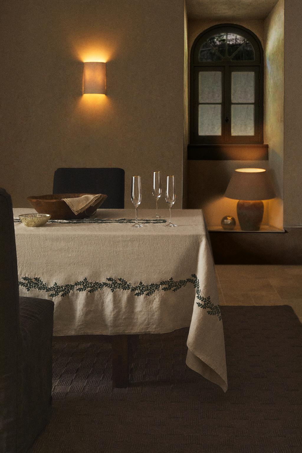 Льняная рождественская скатерть с зелеными листьями