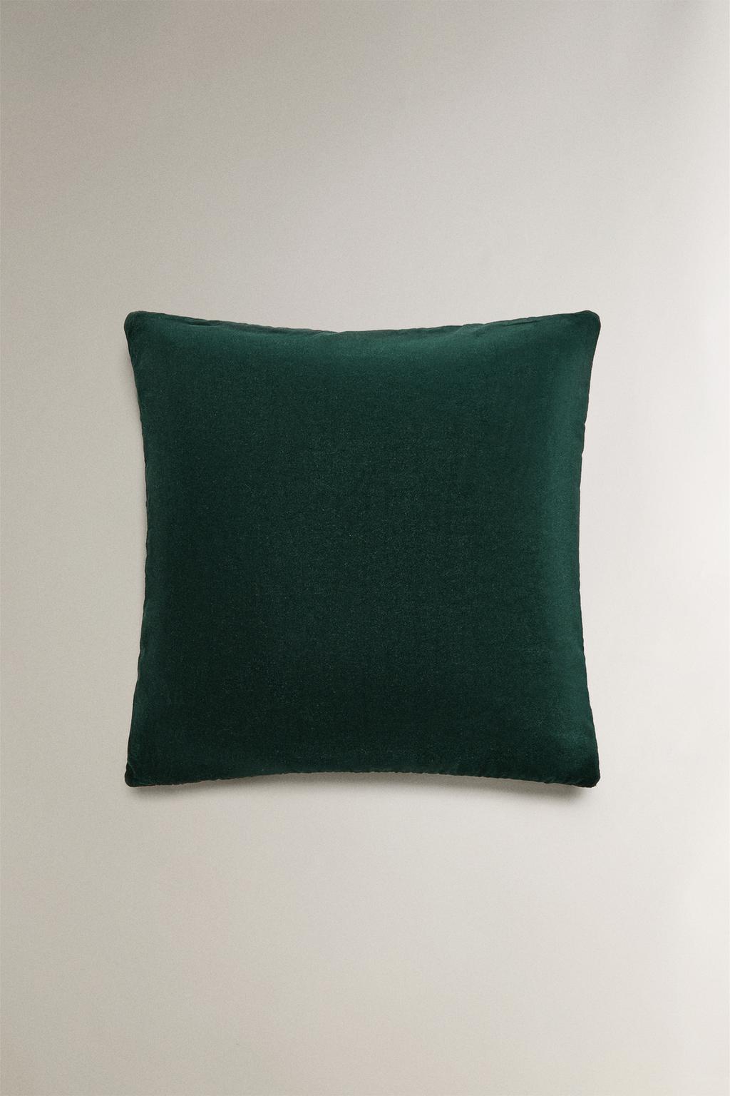 Чехол для подушки с нашивками креста