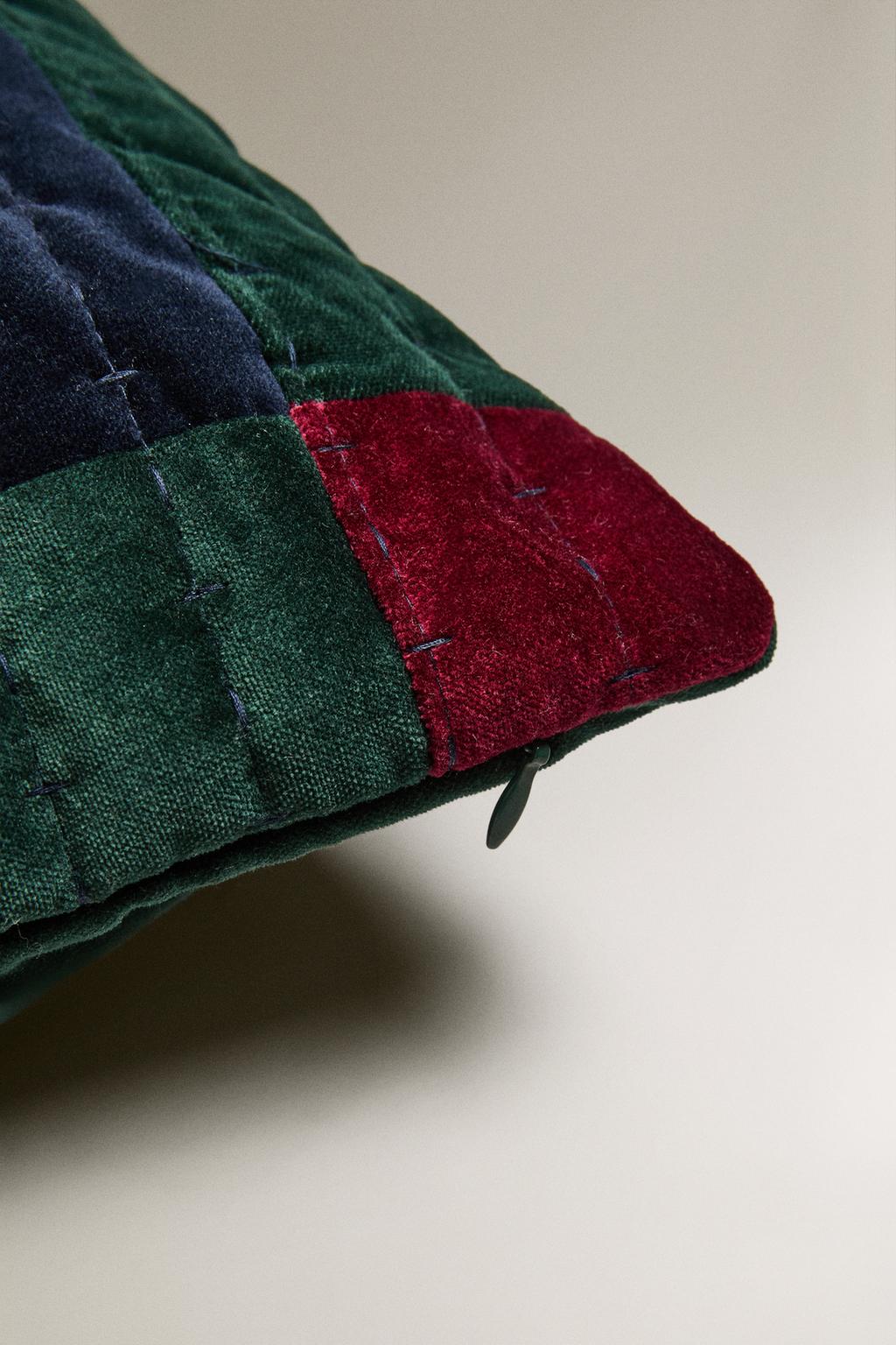 Чехол для подушки с нашивками креста