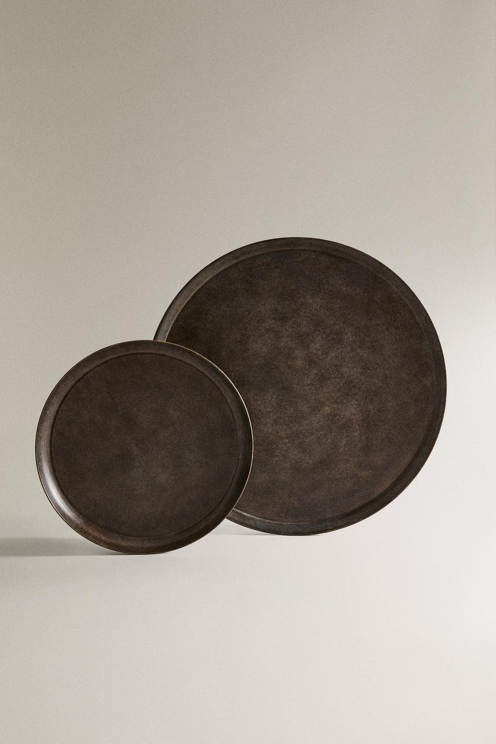 Круглый металлический поднос