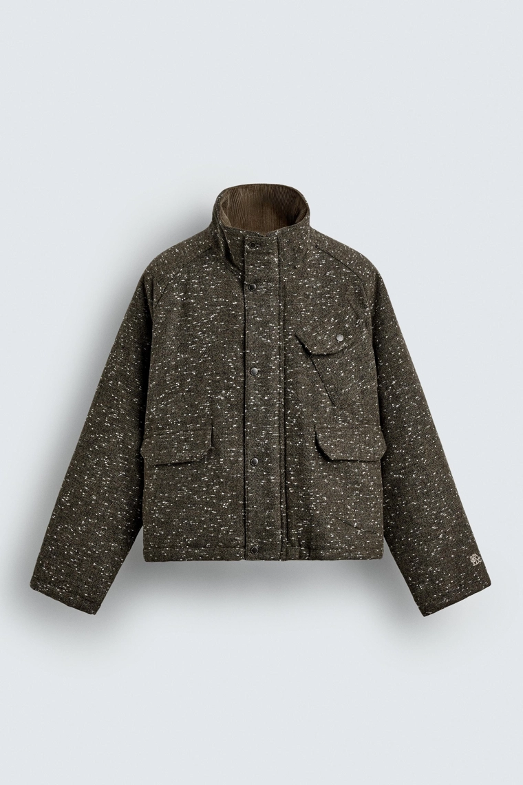 КУРТКА ИЗ ТКАНИ В ЕЛОЧКУ С РЕЛЬЕФНЫМ УЗОРОМ