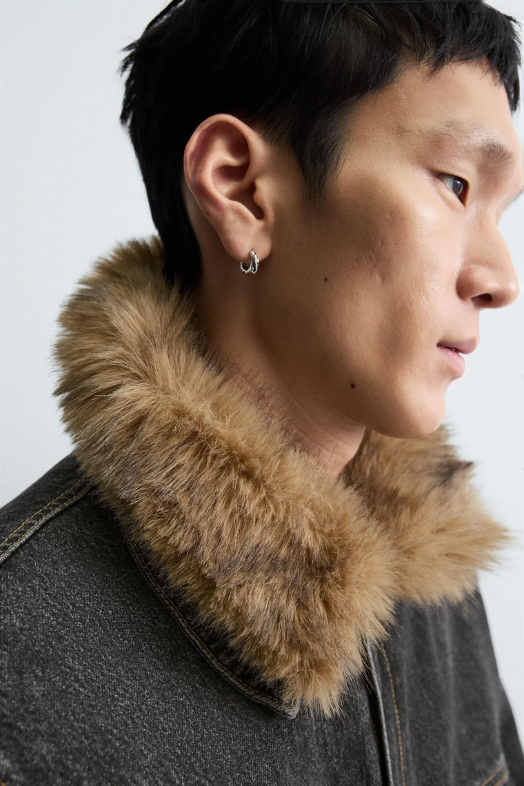 ДЖИНСОВАЯ КУРТКА С МЕХОВЫМ ВОРОТНИКОМ