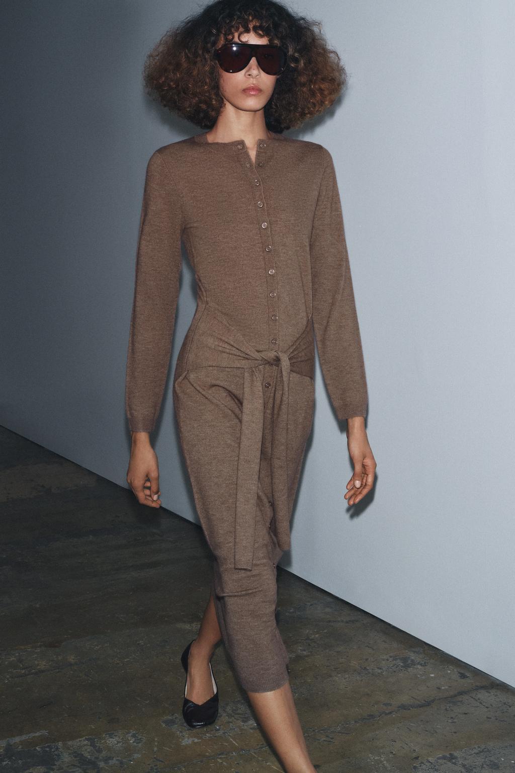 ТРИКОТАЖНОЕ ПЛАТЬЕ МИДИ С ПОЯСОМ