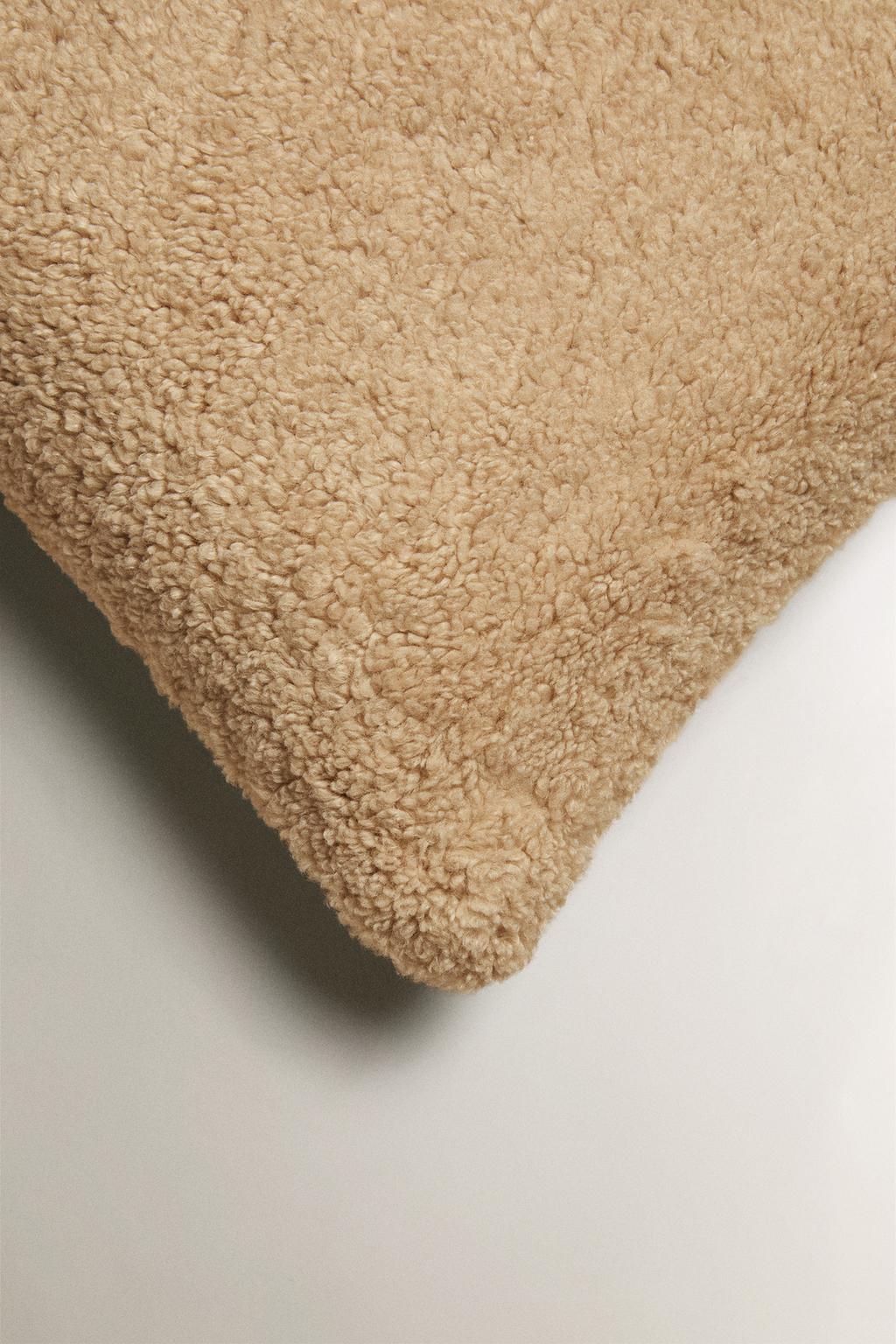 Обивка подушки из искусственного меха для одеял