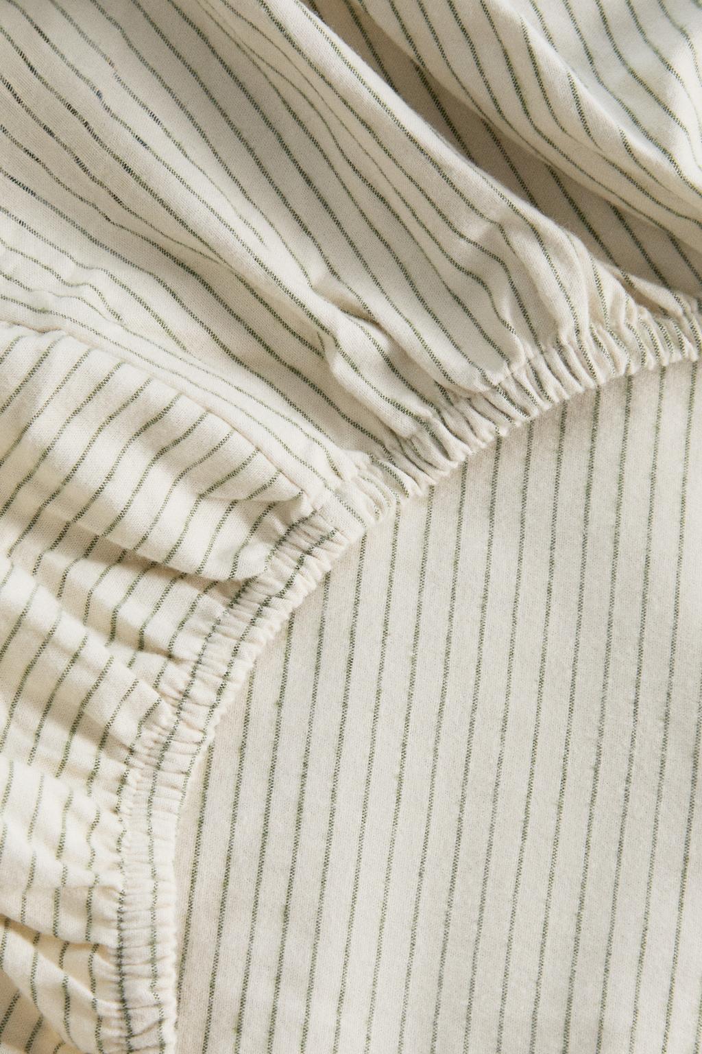 Наматрацник из фланели с полосками