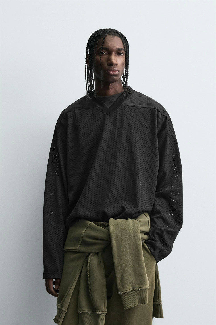 ФУТБОЛКА ИЗ ТКАНИ С ОТКРЫТОЙ СТРУКТУРОЙ