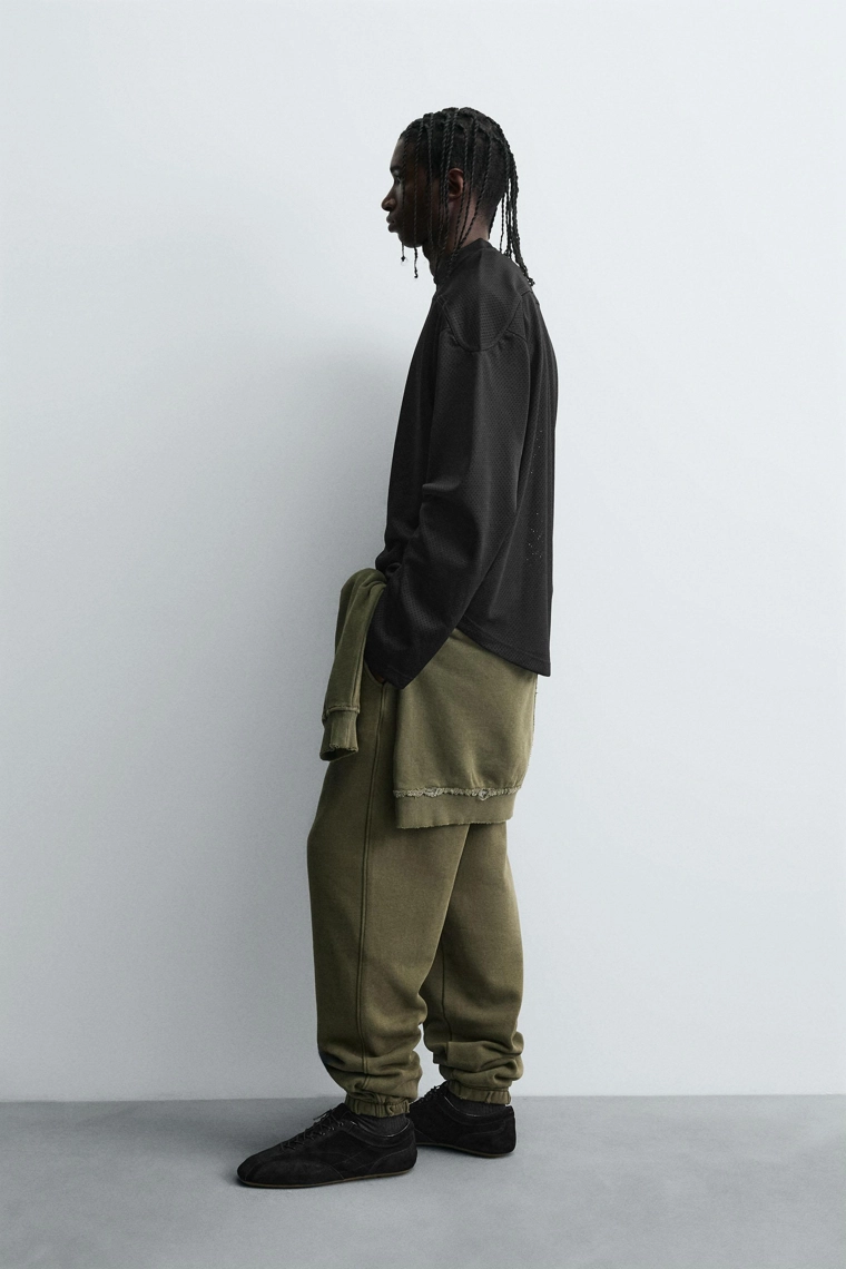 ФУТБОЛКА ИЗ ТКАНИ С ОТКРЫТОЙ СТРУКТУРОЙ