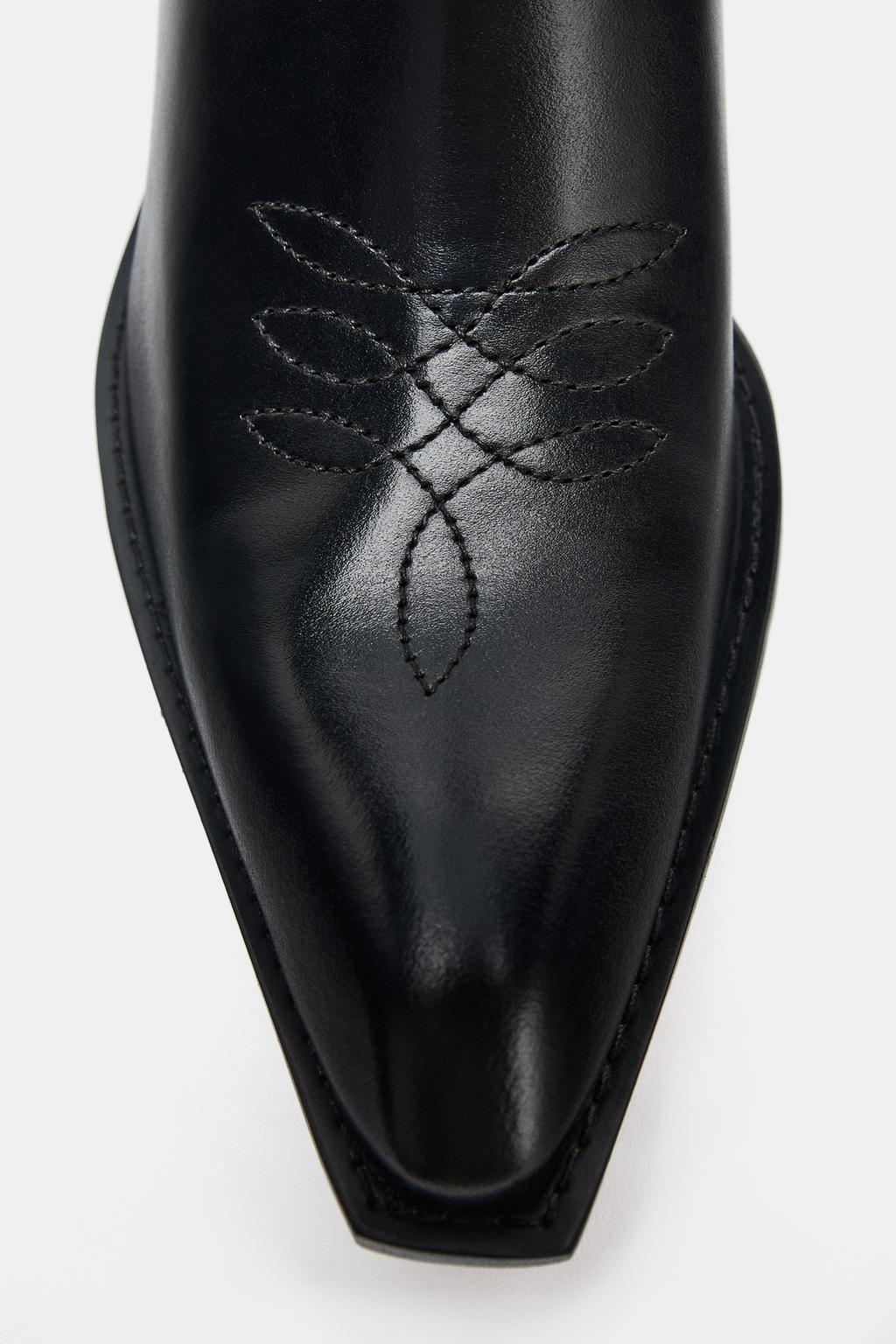 КОЖАНЫЕ БОТИЛЬОНЫ В КОВБОЙСКОМ СТИЛЕ С ДЕКОРАТИВНОЙ СТРОЧКОЙ