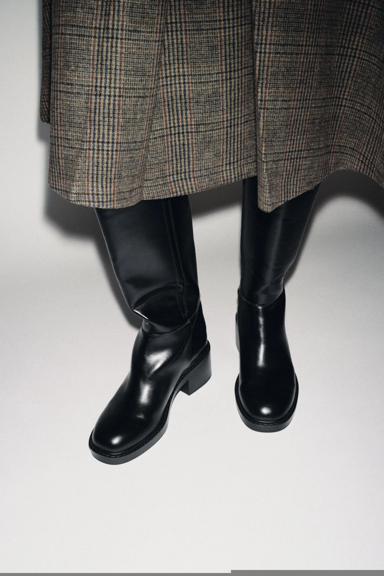 ВЫСОКИЕ САПОГИ НА ПЛОСКОЙ ПОДОШВЕ