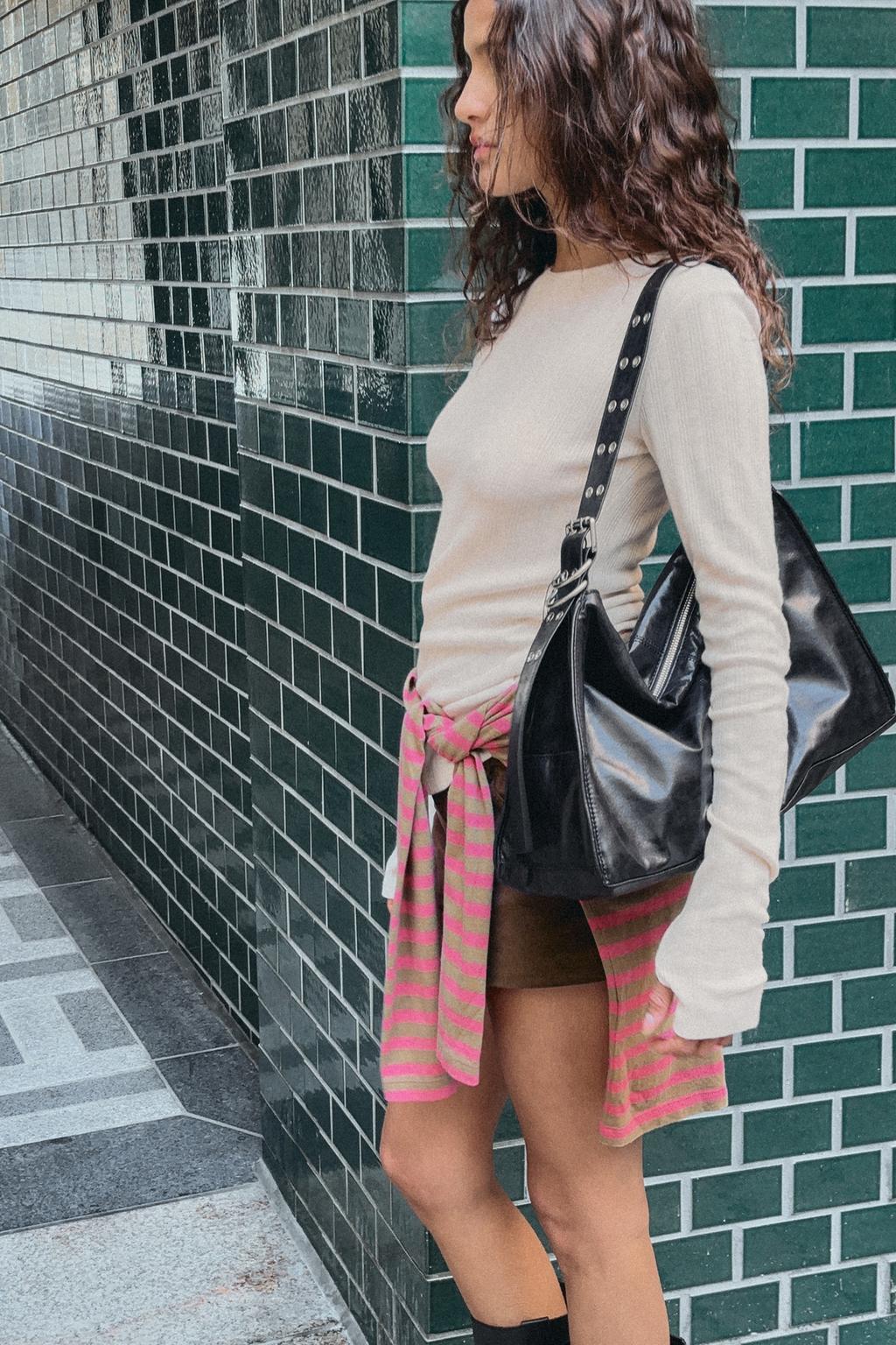 БОЛЬШАЯ СУМКА-МЕШОК С МЕТАЛЛИЧЕСКИМИ ЛЮВЕРСАМИ