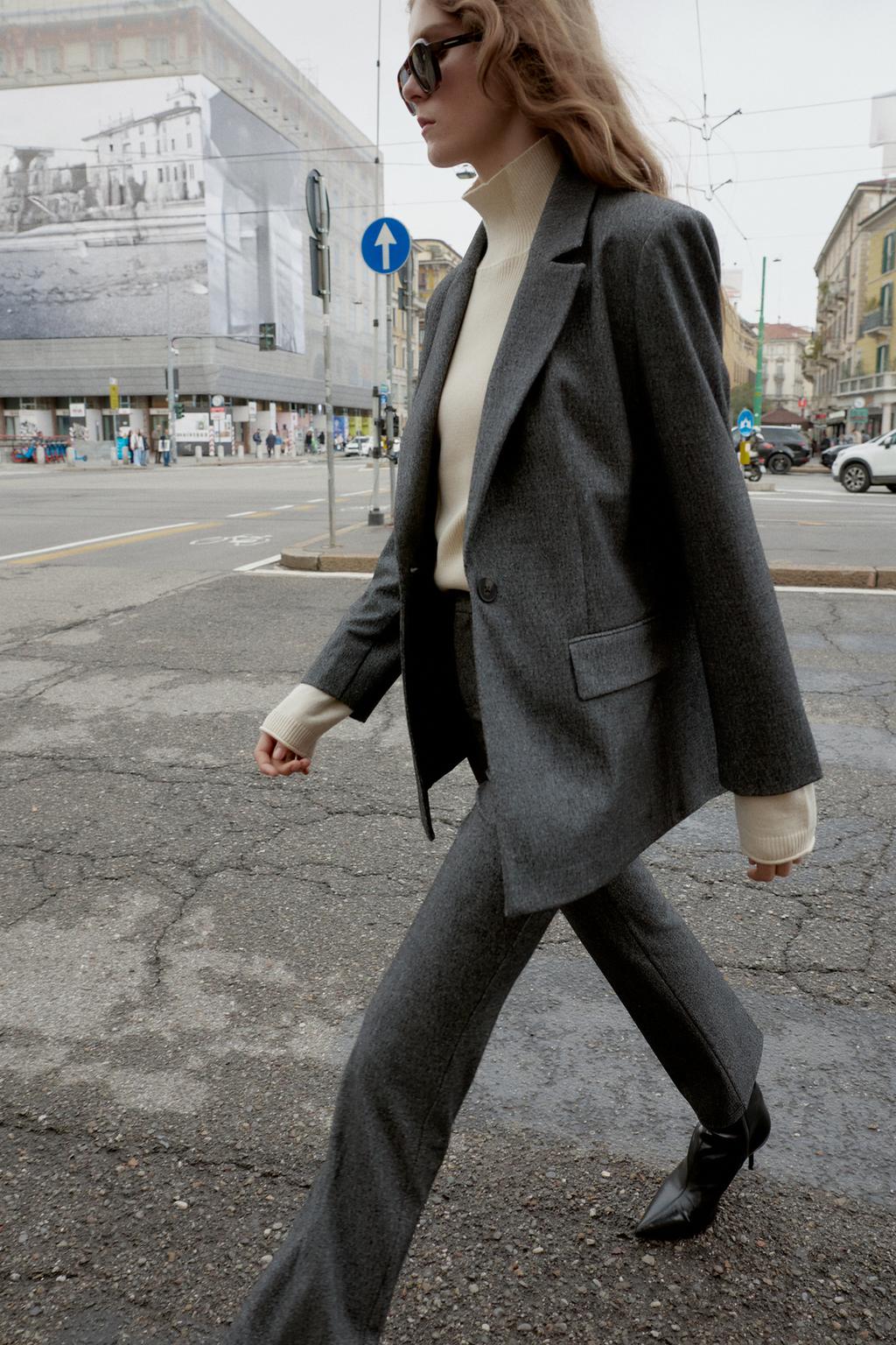 ПРЯМОЙ БЛЕЙЗЕР С ПОДПЛЕЧНИКАМИ