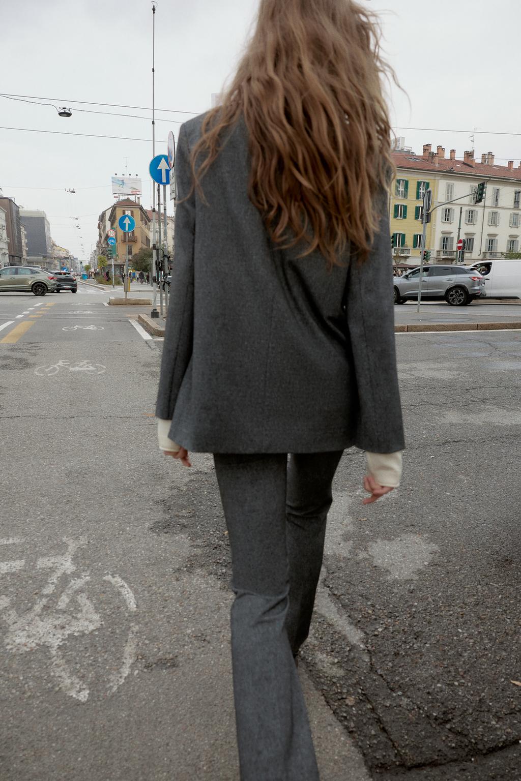 ПРЯМОЙ БЛЕЙЗЕР С ПОДПЛЕЧНИКАМИ