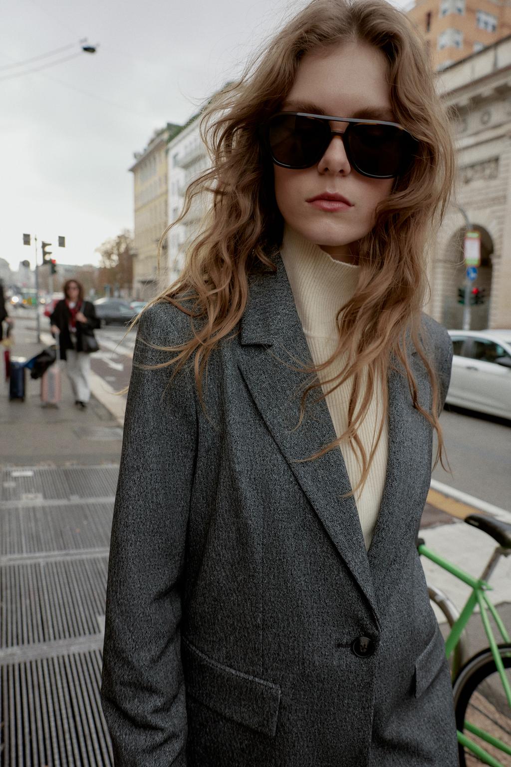 ПРЯМОЙ БЛЕЙЗЕР С ПОДПЛЕЧНИКАМИ