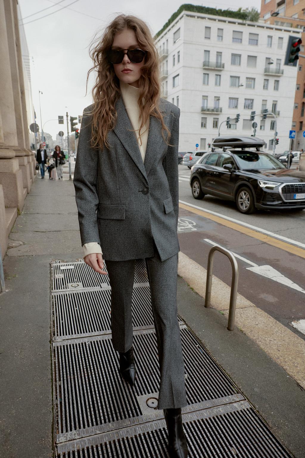 ПРЯМОЙ БЛЕЙЗЕР С ПОДПЛЕЧНИКАМИ