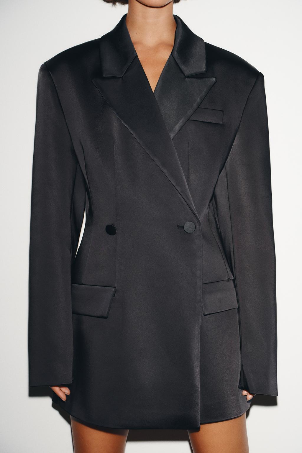 АТЛАСНЫЙ БЛЕЙЗЕР С МНОГОПОЗИЦИОННОЙ ПУГОВИЦЕЙ