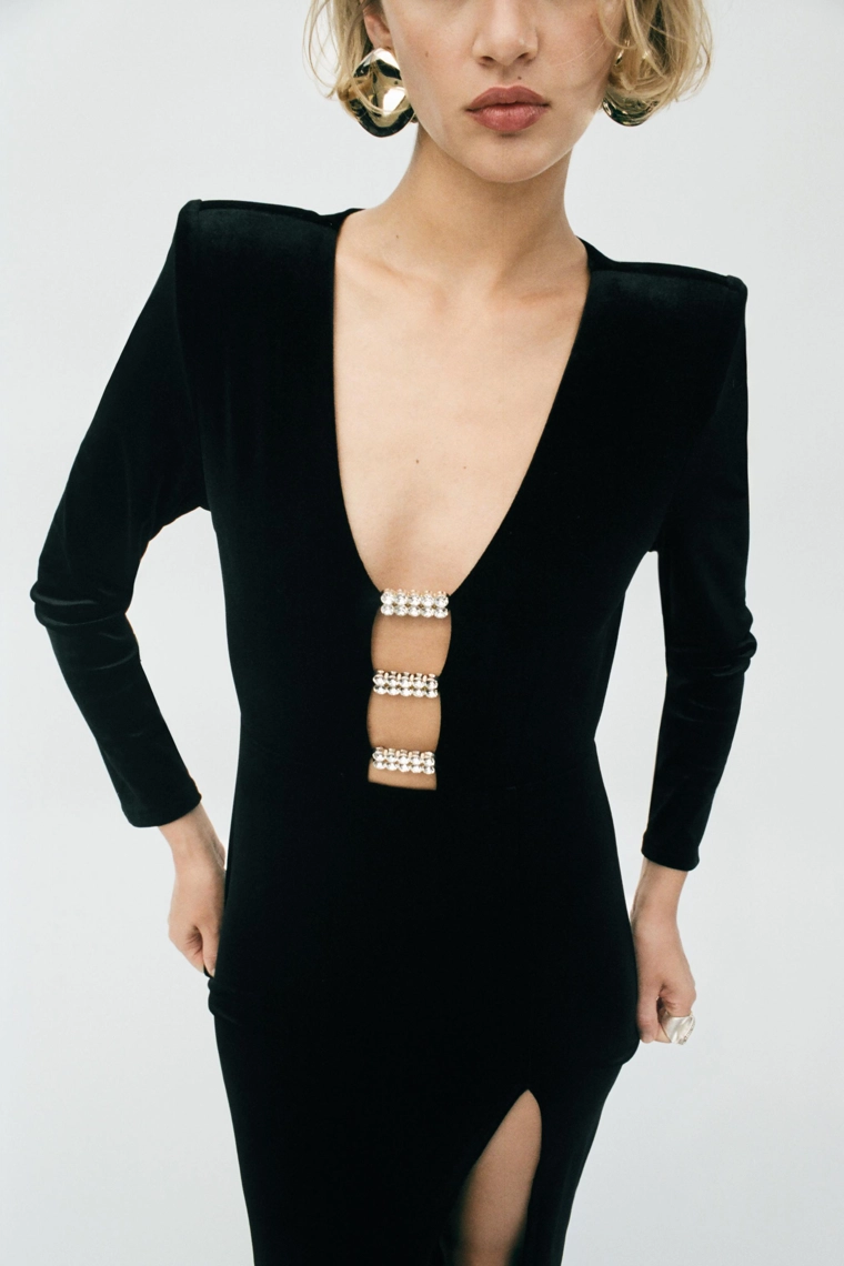 БАРХАТНОЕ ПЛАТЬЕ МИДИ С БЛЕСТЯЩИМИ ДЕТАЛЯМИ