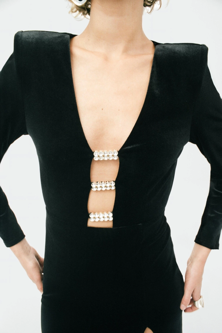 БАРХАТНОЕ ПЛАТЬЕ МИДИ С БЛЕСТЯЩИМИ ДЕТАЛЯМИ