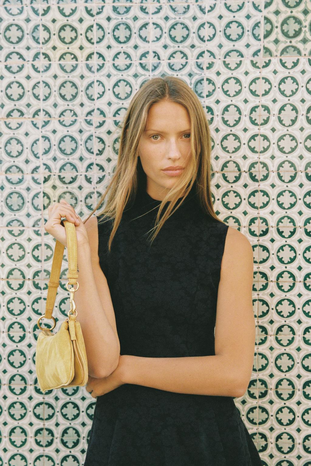 КОРОТКОЕ ЖАККАРДОВОЕ ПЛАТЬЕ