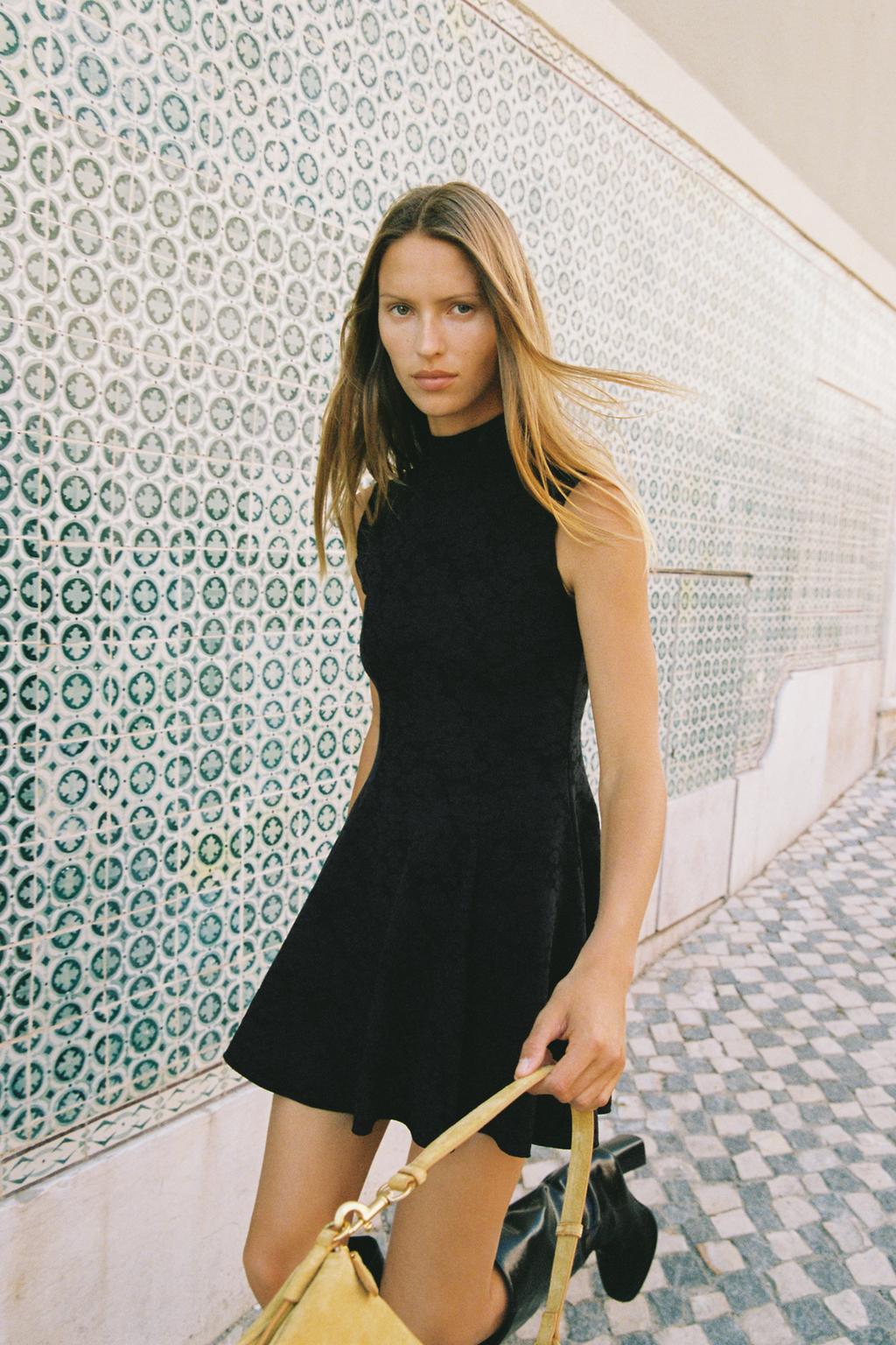 КОРОТКОЕ ЖАККАРДОВОЕ ПЛАТЬЕ