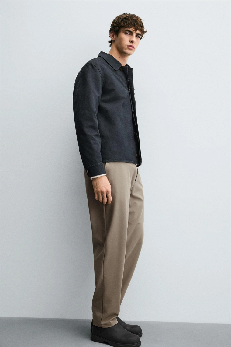 БРЮКИ ИЗ РЕЛЬЕФНОЙ ТКАНИ КОМФОРТНОГО КРОЯ