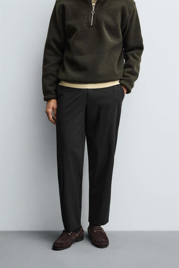 БРЮКИ ИЗ РЕЛЬЕФНОЙ ТКАНИ КОМФОРТНОГО КРОЯ