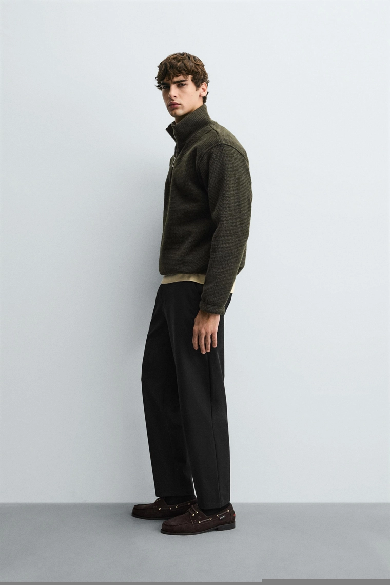 БРЮКИ ИЗ РЕЛЬЕФНОЙ ТКАНИ КОМФОРТНОГО КРОЯ