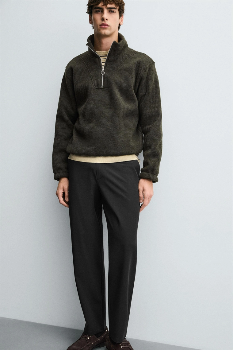 БРЮКИ ИЗ РЕЛЬЕФНОЙ ТКАНИ КОМФОРТНОГО КРОЯ