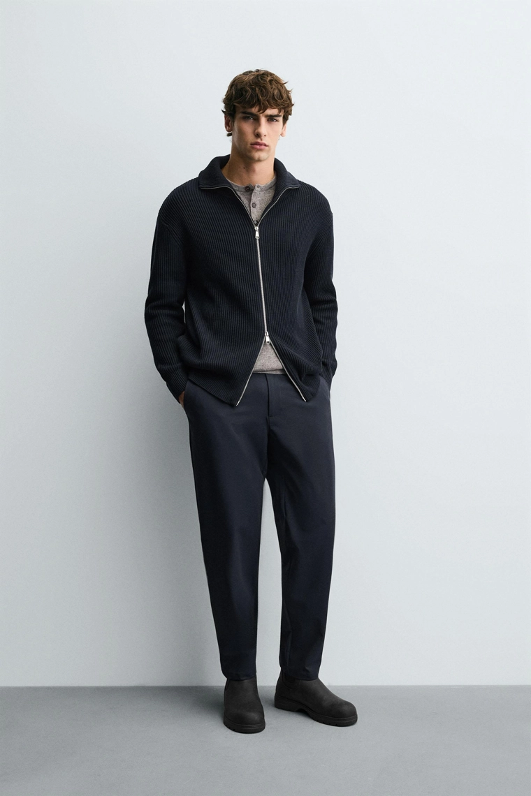 БРЮКИ ИЗ РЕЛЬЕФНОЙ ТКАНИ КОМФОРТНОГО КРОЯ