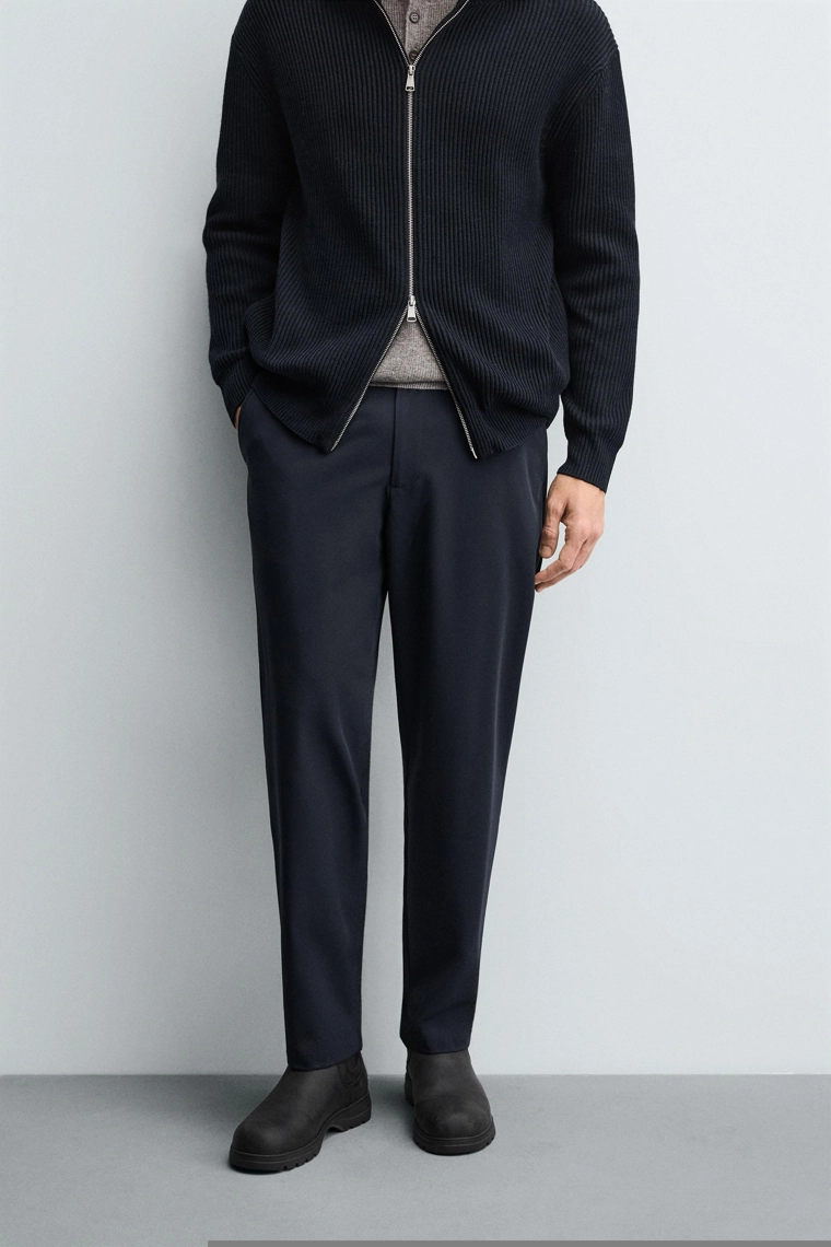 БРЮКИ ИЗ РЕЛЬЕФНОЙ ТКАНИ КОМФОРТНОГО КРОЯ