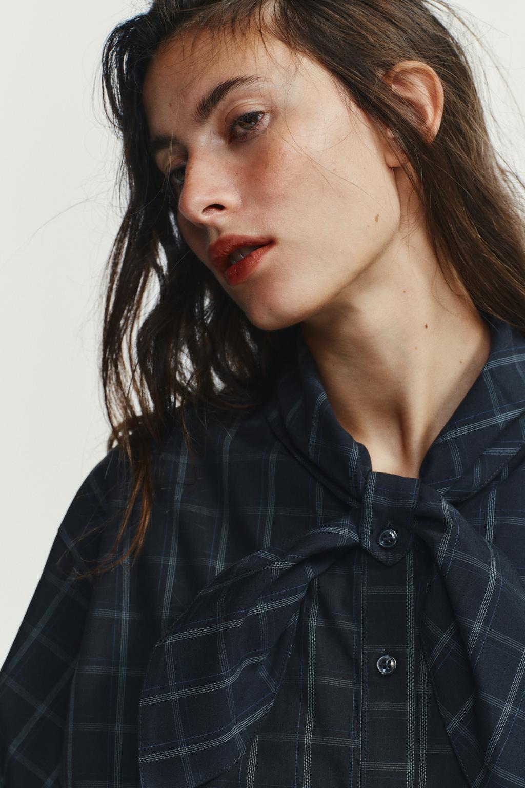 РУБАШКА ИЗ ПОПЛИНА В КЛЕТКУ С ШАРФОМ