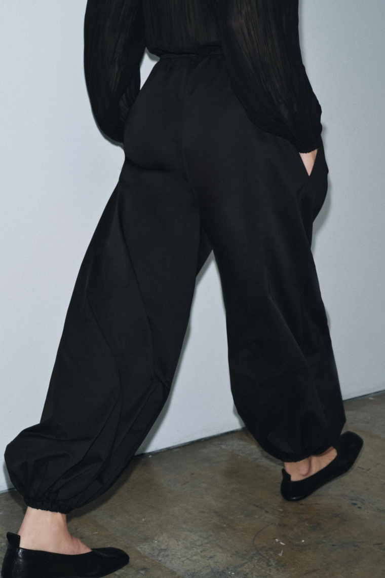 Черный пуловер