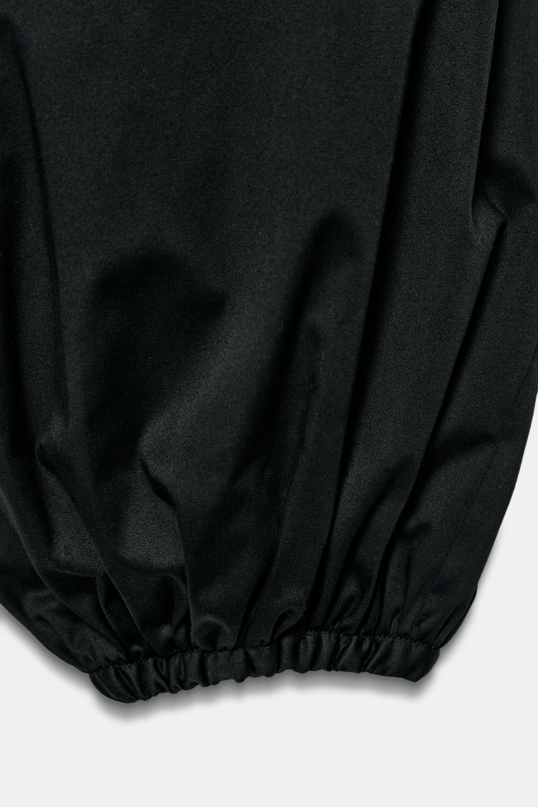 Черный пуловер