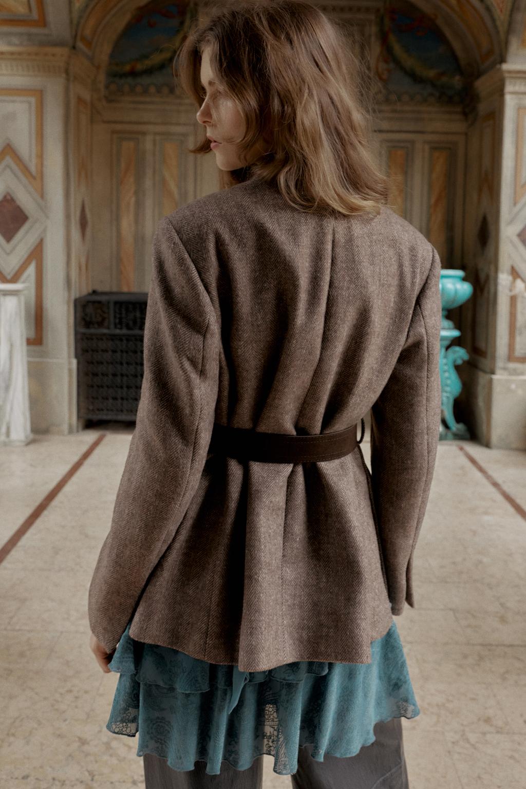 БЛЕЙЗЕР В ЕЛОЧКУ С ПОЯСОМ