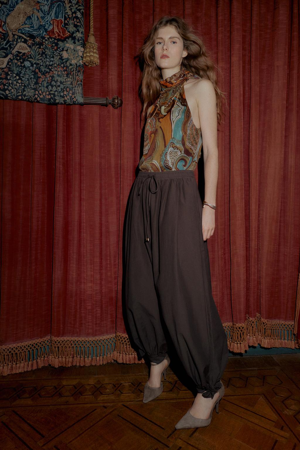 ТУФЛИ НА КАБЛУКЕ С РЕМЕШКОМ НА ЩИКОЛОТКЕ