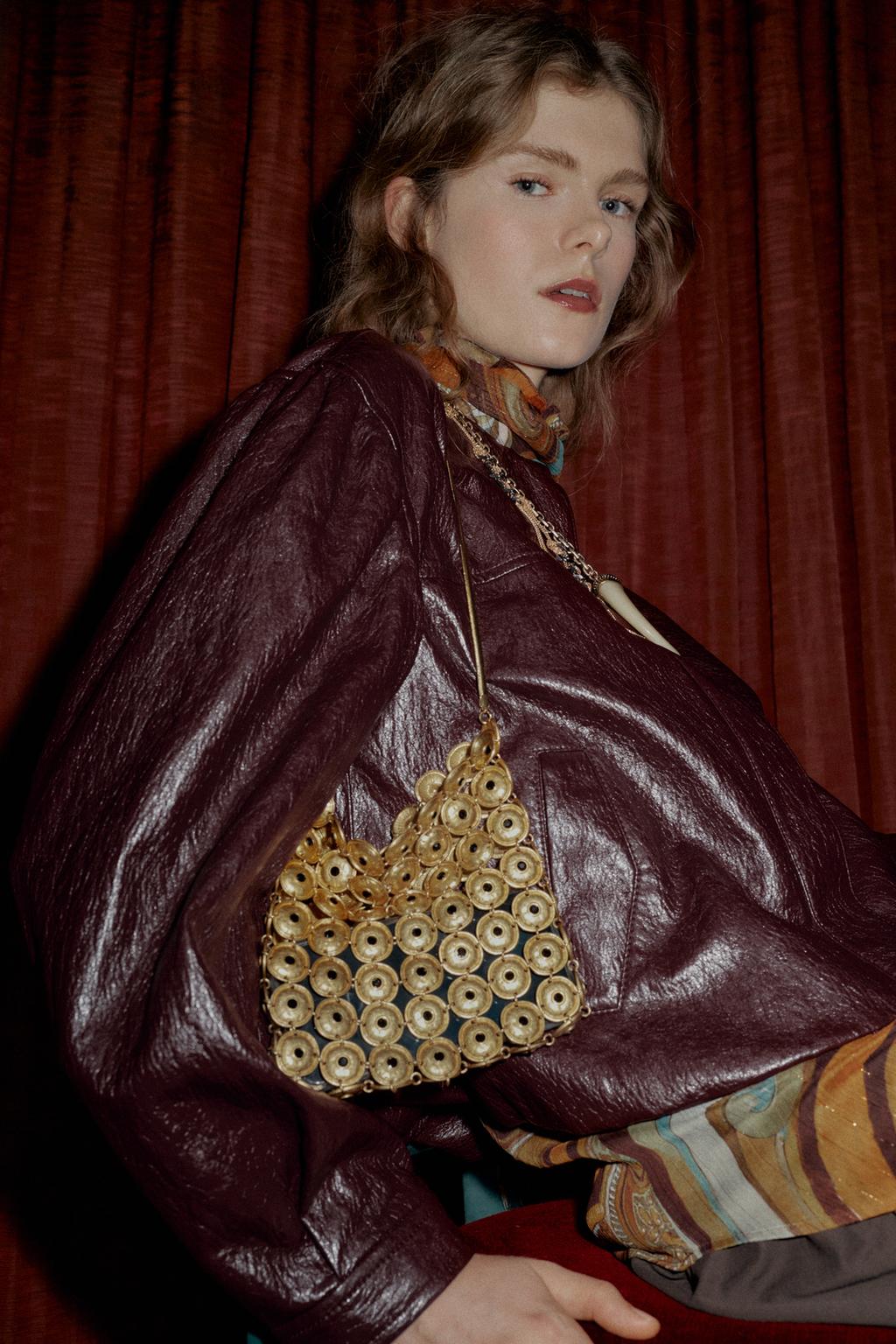 СУМКА-МЕШОК С МЕТАЛЛИЧЕСКИМИ ДЕТАЛЯМИ