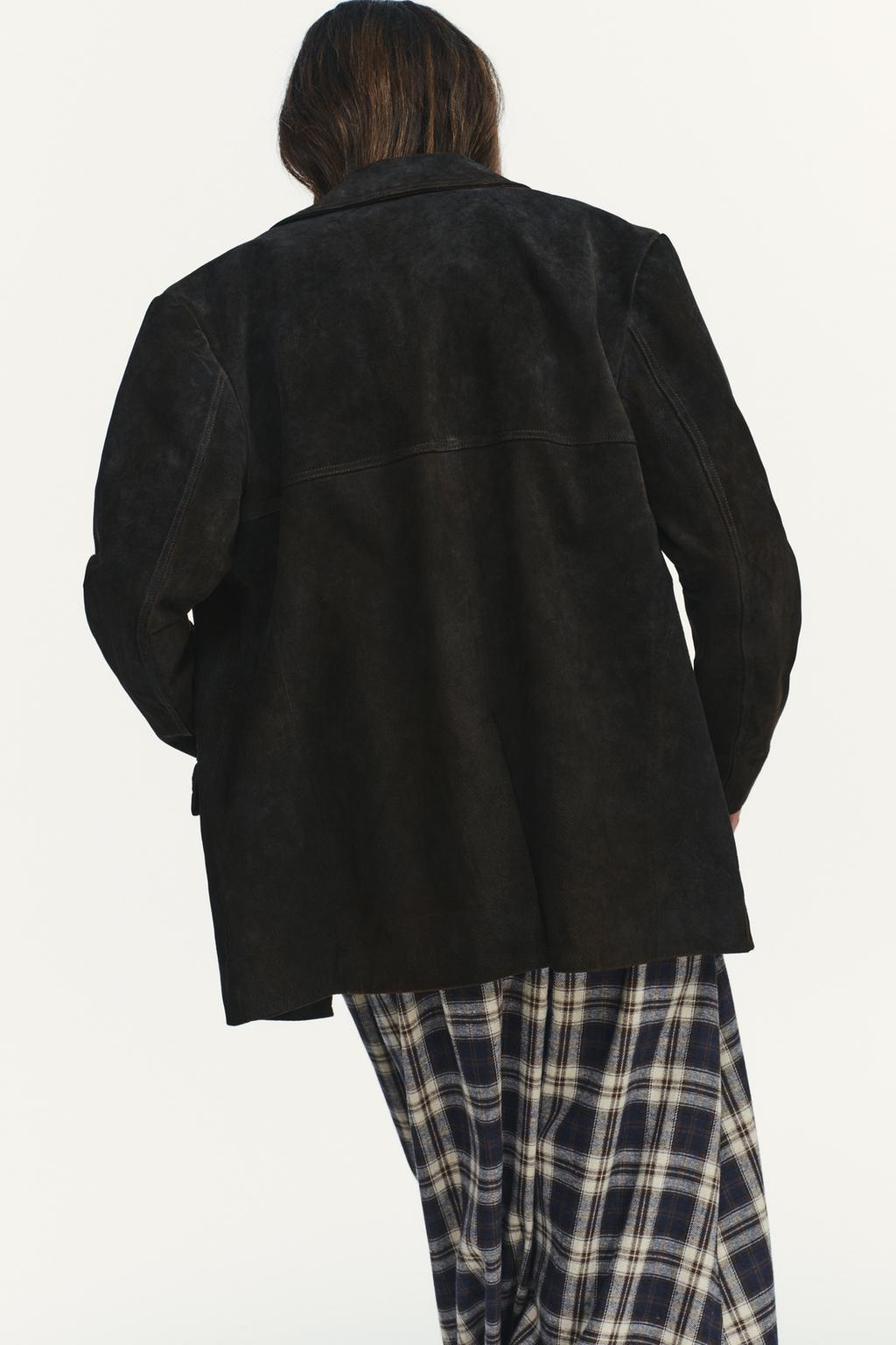 БЛЕЙЗЕР ИЗ 100% ЗАМШИ С КАРМАНАМИ