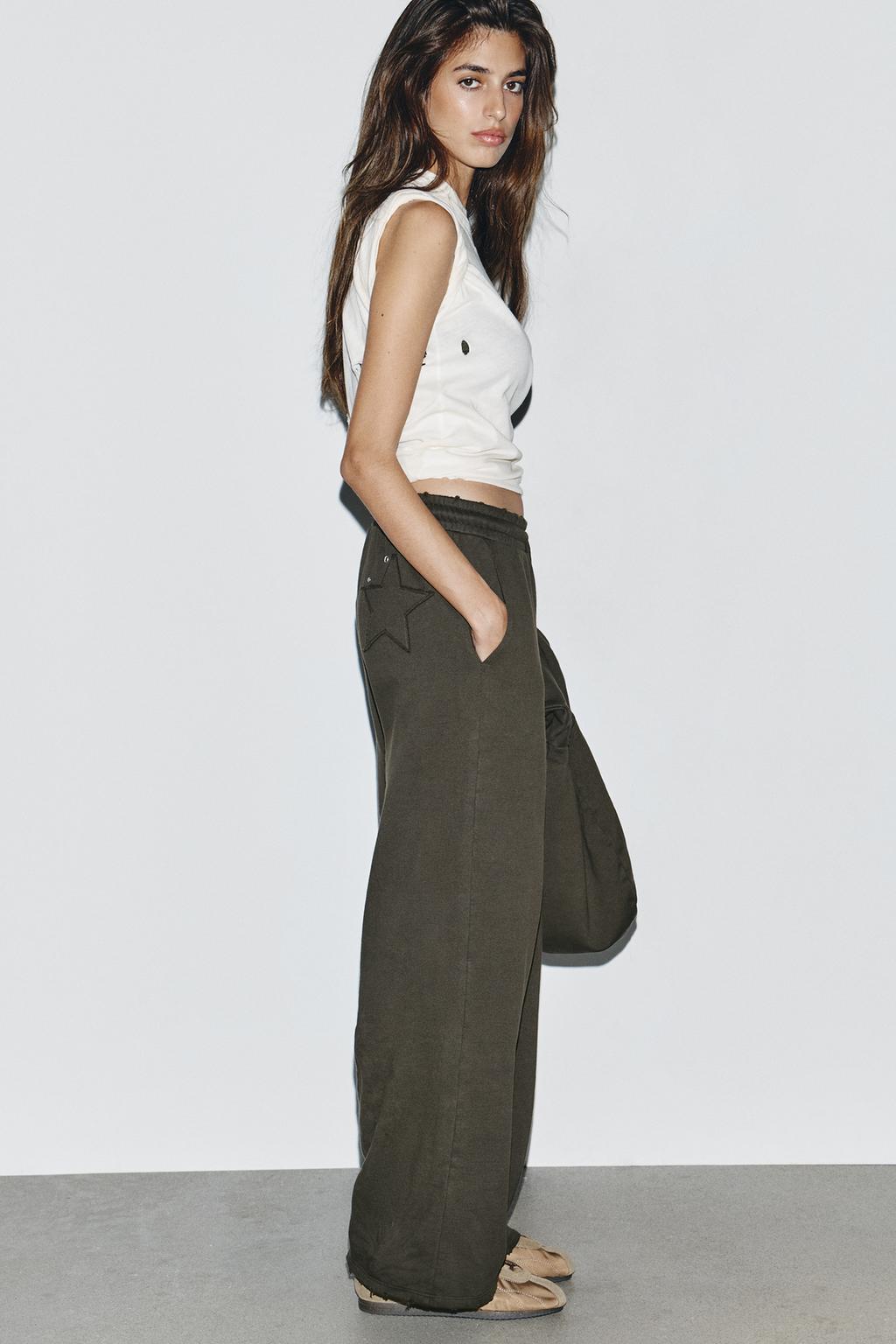 БРЮКИ С ЭФФЕКТОМ ПОТЕРТОСТИ, ЗВЕЗДАМИ И ЗАКЛЕПКАМИ