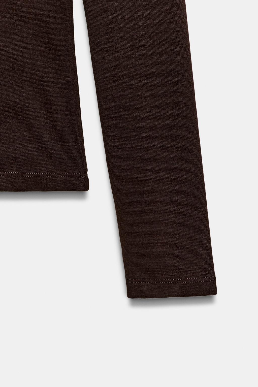 ФУТБОЛКА С V-ОБРАЗНЫМ ВЫРЕЗОМ