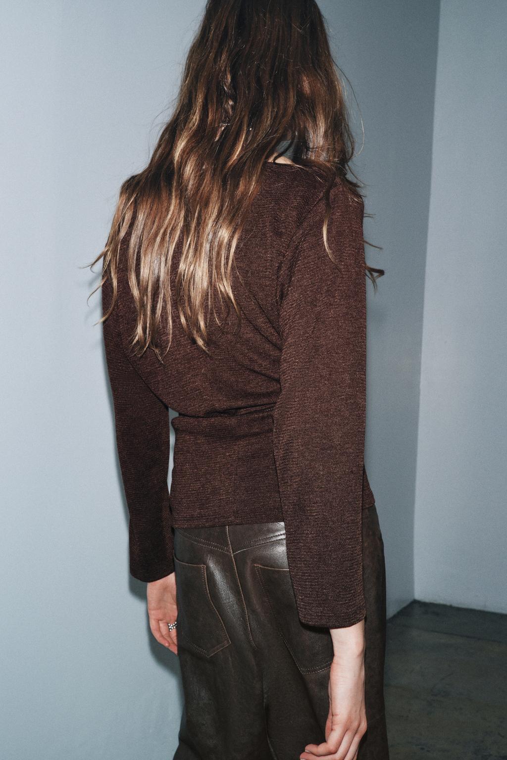 ТОП ИЗ РЕЛЬЕФНОЙ ТКАНИ С ПОЯСОМ