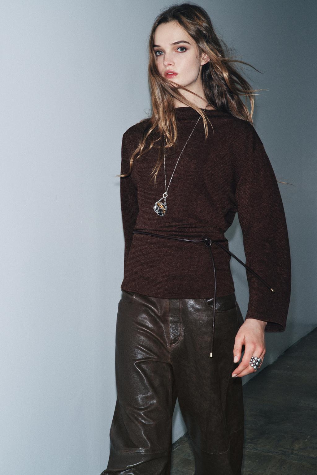 ТОП ИЗ РЕЛЬЕФНОЙ ТКАНИ С ПОЯСОМ